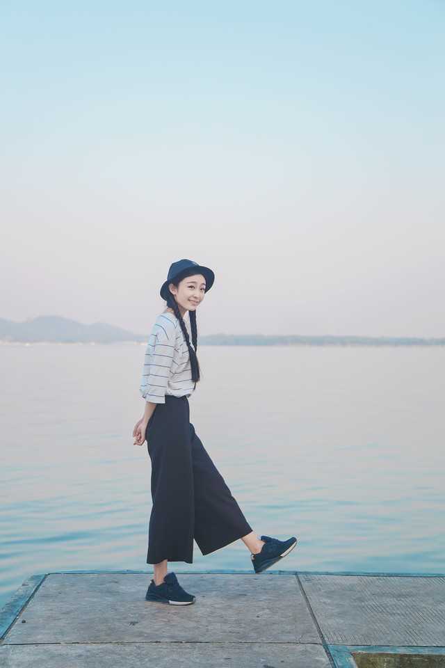 精选清纯小女生户外个人照图册