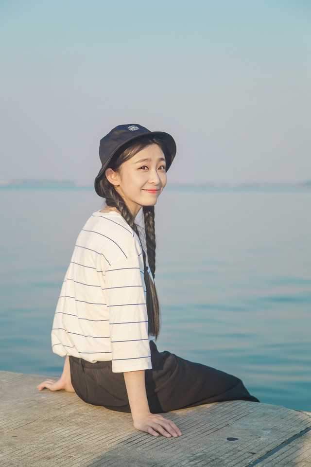 精选清纯小女生户外个人照图册