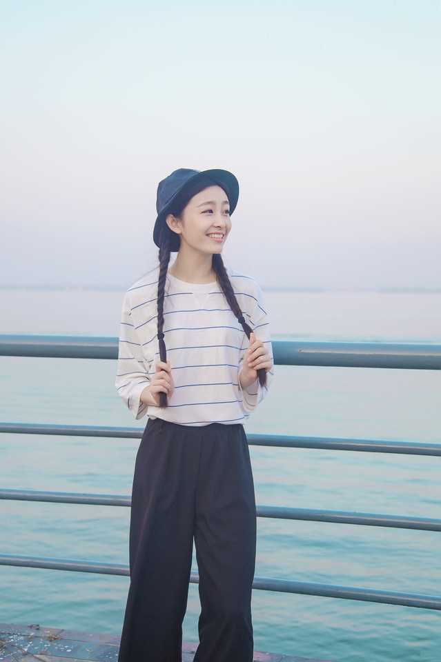 精选清纯小女生户外个人照图册