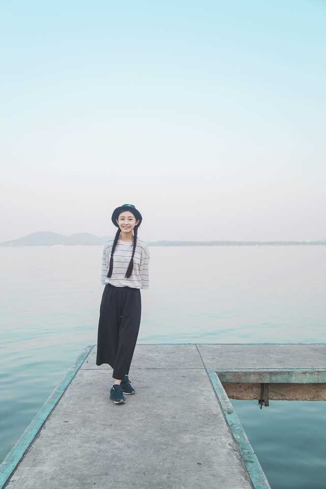 精选清纯小女生户外个人照图册