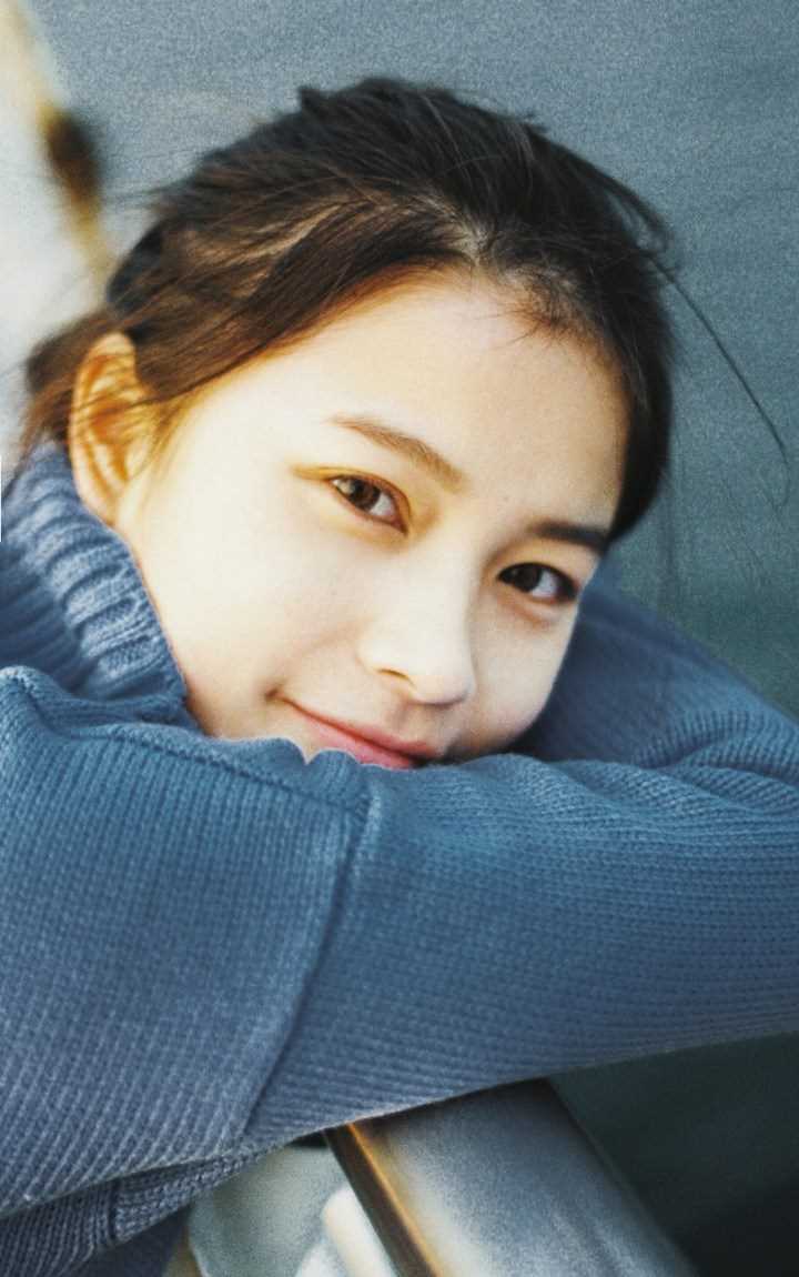 高清清纯萌妹子街拍展80年代风情图集