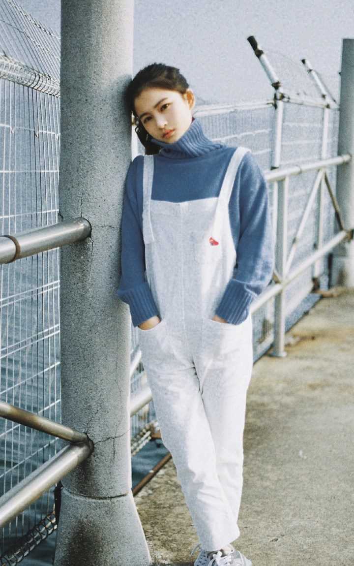 高清清纯萌妹子街拍展80年代风情图集