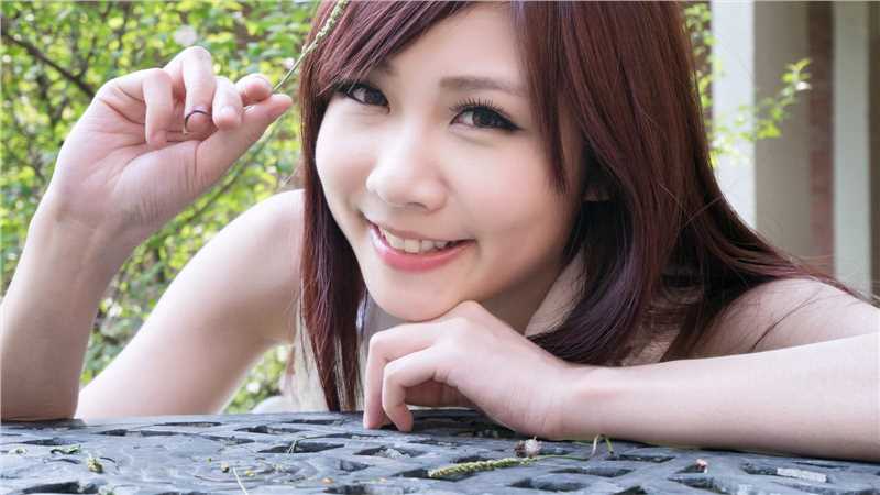 高清清纯可爱美女户外高清壁纸大图图集