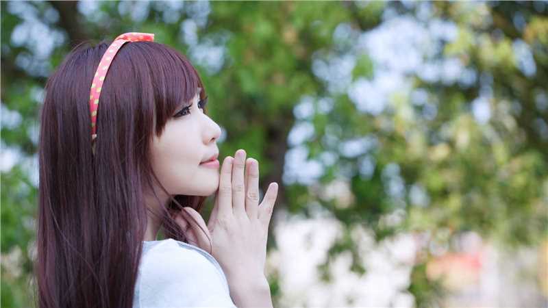 高清清纯可爱美女户外高清壁纸大图图集