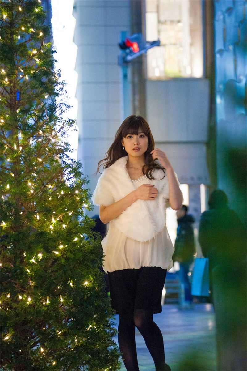 日本清纯少女渕上舞棚拍露甜甜的微笑