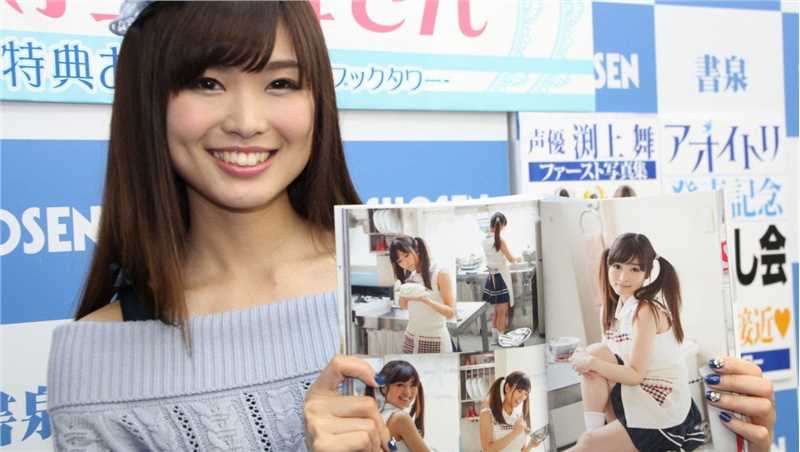 日本清纯少女渕上舞棚拍露甜甜的微笑