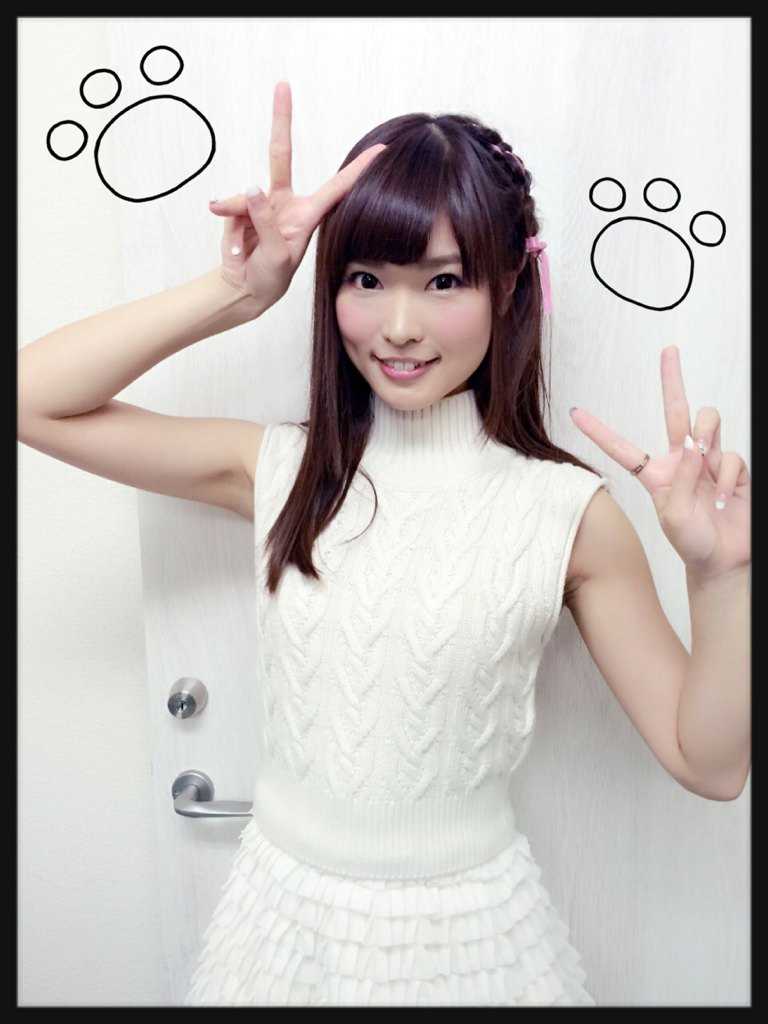 日本清纯少女渕上舞棚拍露甜甜的微笑