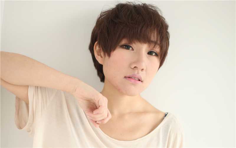 清纯短发美女姜艺婕高清壁纸