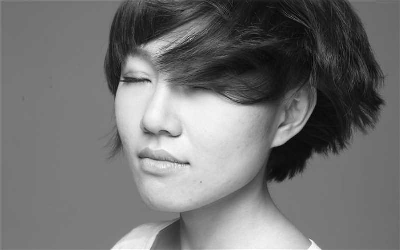 清纯短发美女姜艺婕高清壁纸