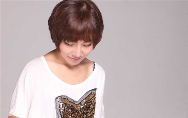 清纯短发美女姜艺婕高清壁纸