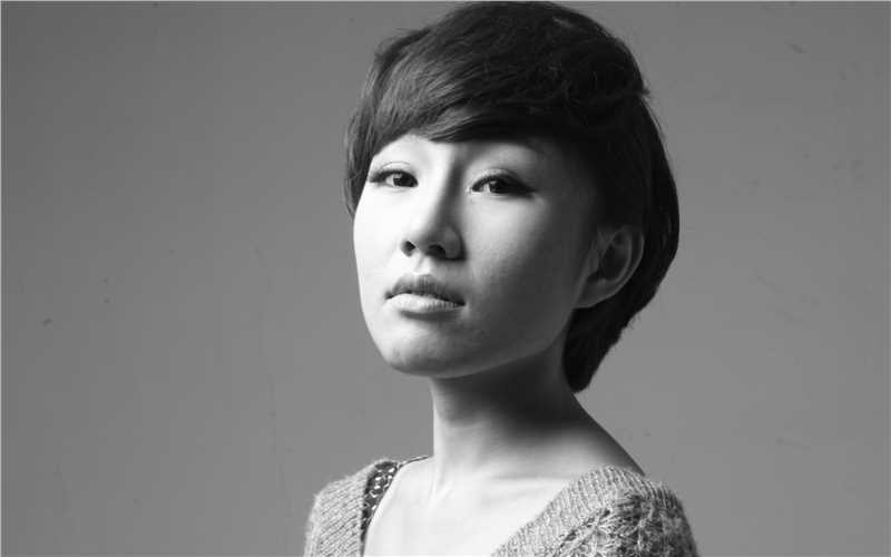 清纯短发美女姜艺婕高清壁纸