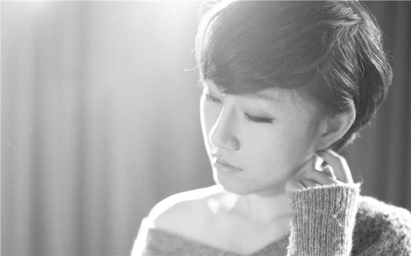 清纯短发美女姜艺婕高清壁纸