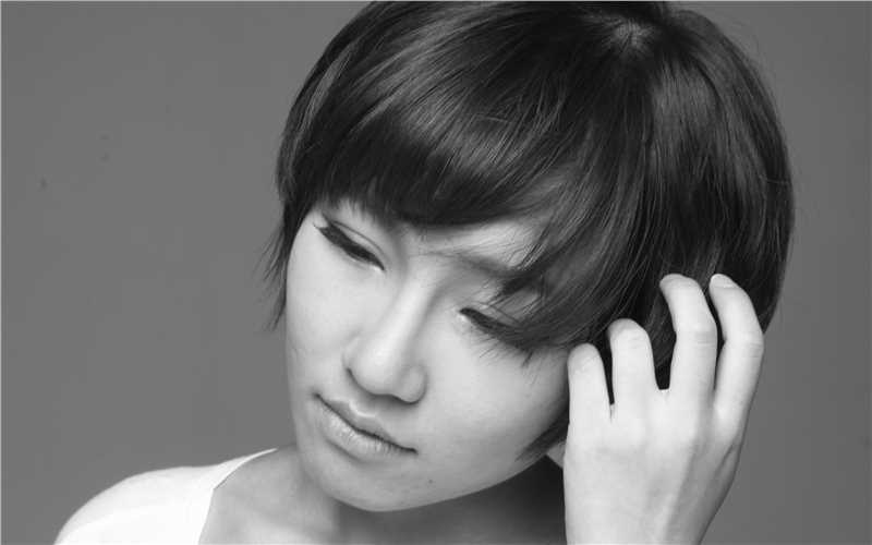 清纯短发美女姜艺婕高清壁纸