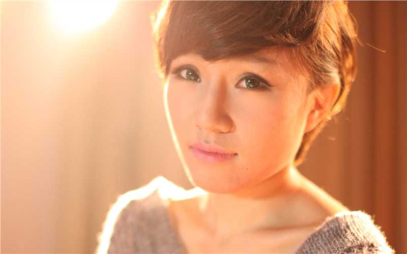 清纯短发美女姜艺婕高清壁纸