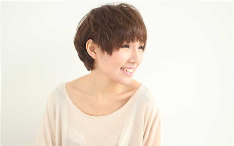 清纯短发美女姜艺婕高清壁纸