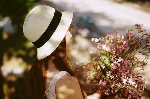 高清清纯带帽美女侧影高清图图集