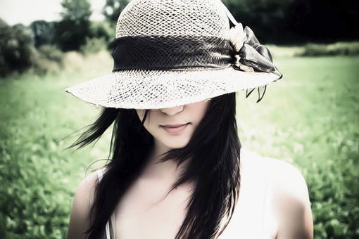 高清清纯带帽美女侧影高清图图集