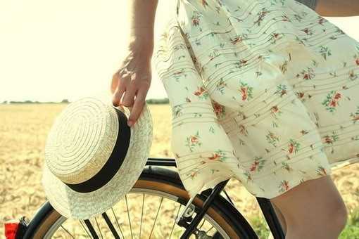 高清清纯带帽美女侧影高清图图集