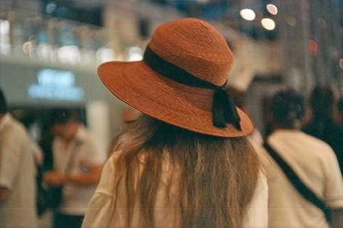 高清清纯带帽美女侧影高清图图集