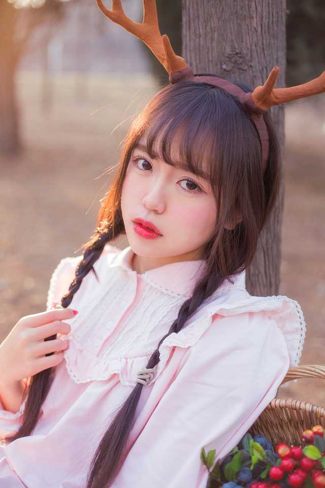 优质戴鹿角的清纯美女唯美相册