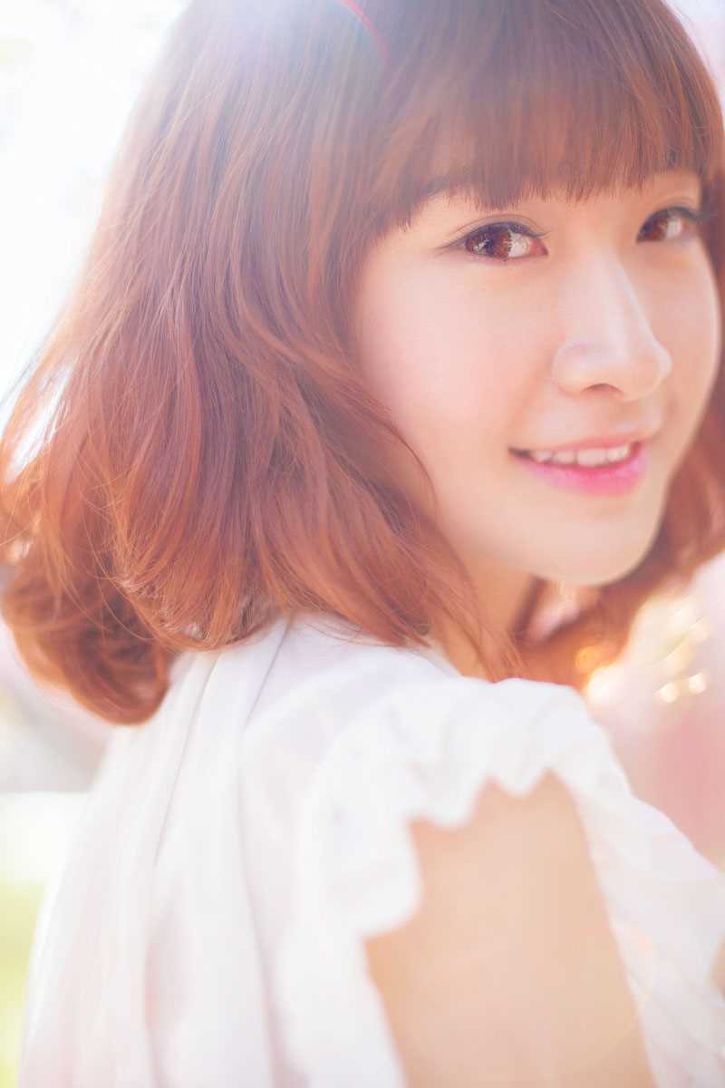 最全桃花树下的清纯女生貌美如花壁纸