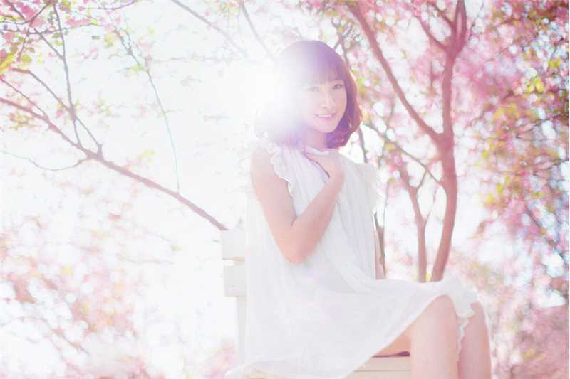 最全桃花树下的清纯女生貌美如花壁纸