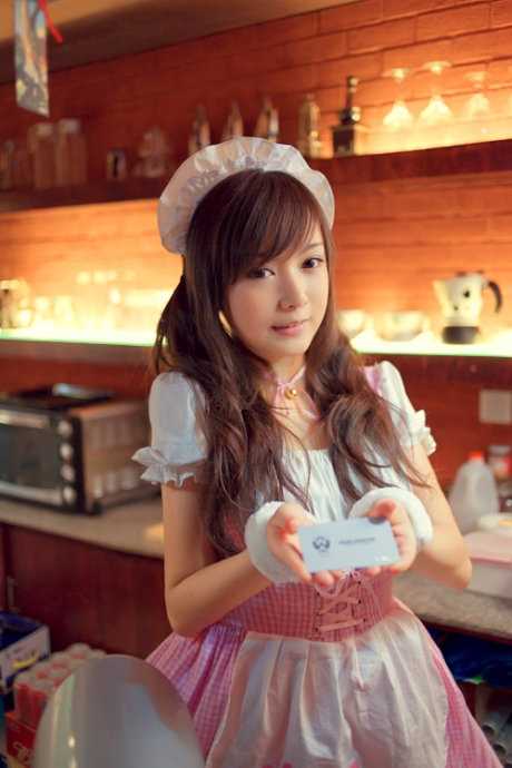 精选00后美女室内清纯迷人写照图册