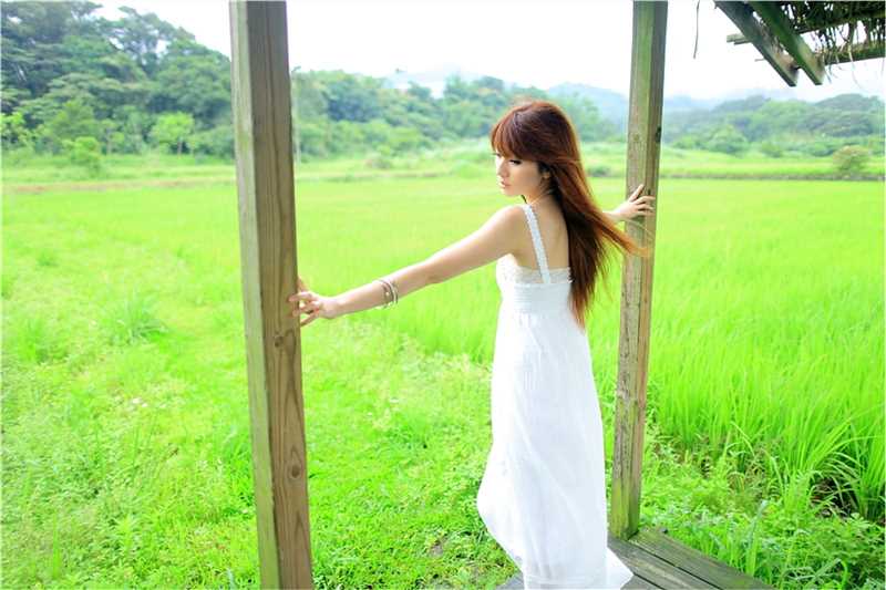 最新台湾清纯美女小静夏日唯美照壁纸