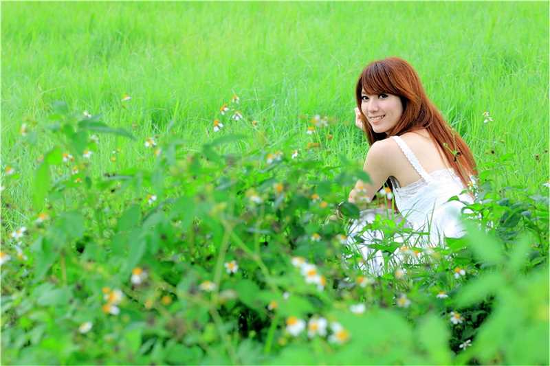 最新台湾清纯美女小静夏日唯美照壁纸