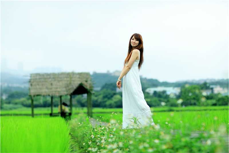 最新台湾清纯美女小静夏日唯美照壁纸