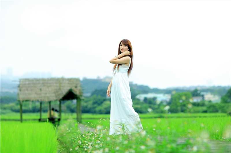 最新台湾清纯美女小静夏日唯美照壁纸