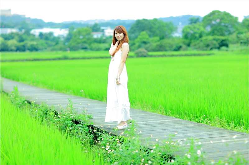 最新台湾清纯美女小静夏日唯美照壁纸