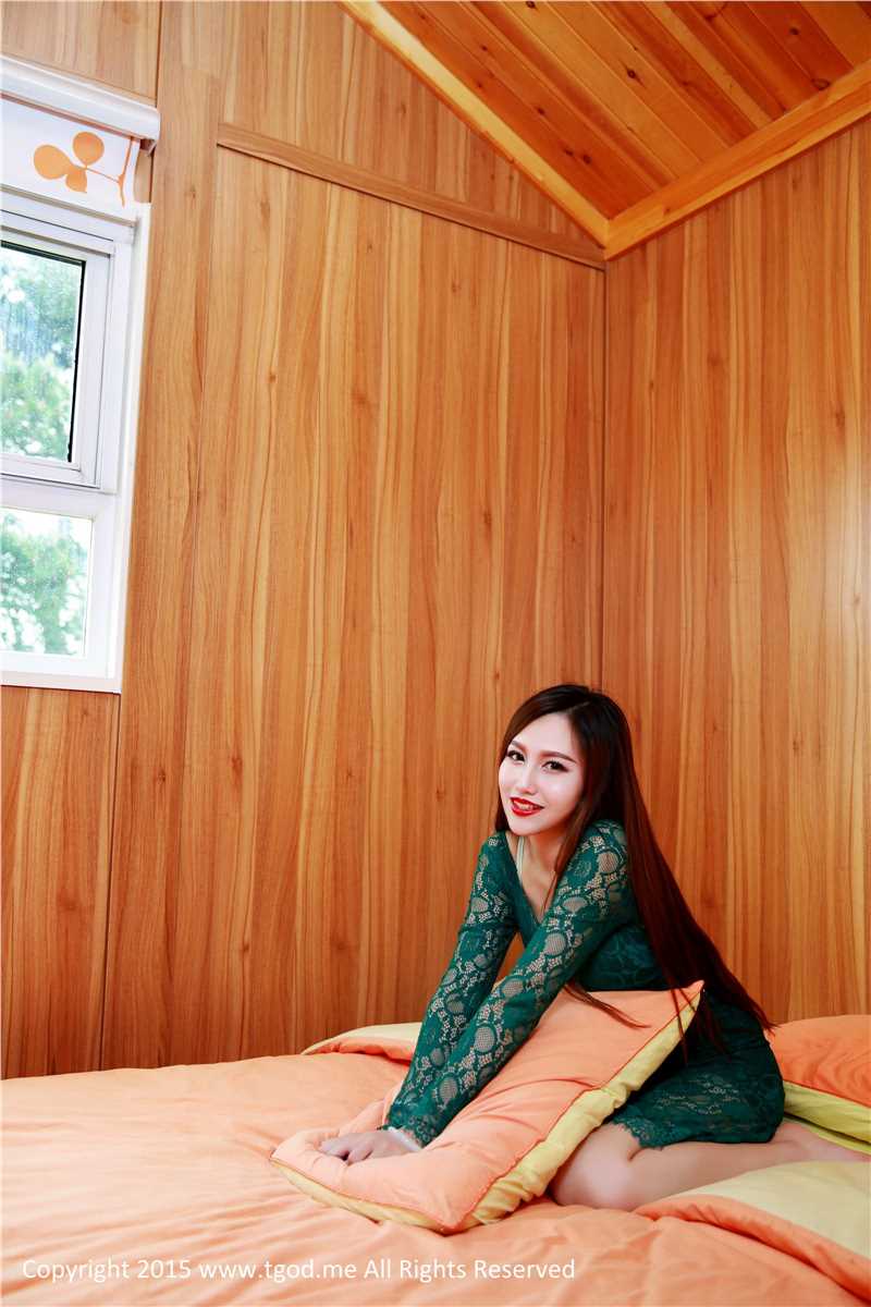 清纯女神鲁思羽携闺蜜夏静镜拍唯美大片