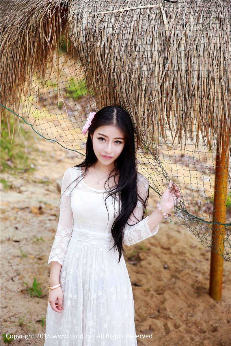 清纯女神鲁思羽携闺蜜夏静镜拍唯美大片