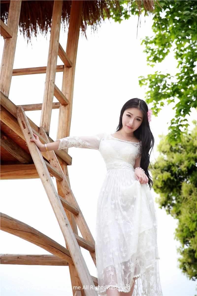 清纯女神鲁思羽携闺蜜夏静镜拍唯美大片