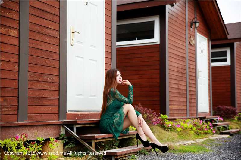 清纯女神鲁思羽携闺蜜夏静镜拍唯美大片