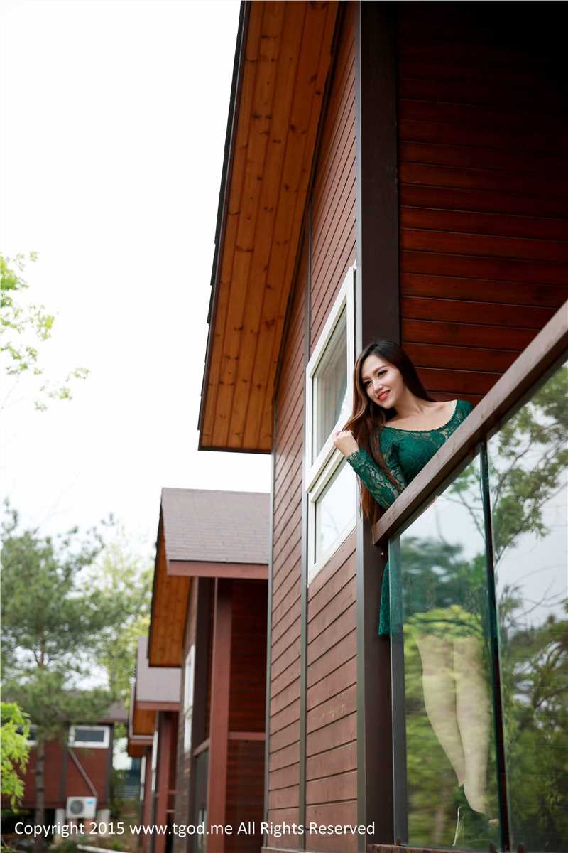 清纯女神鲁思羽携闺蜜夏静镜拍唯美大片