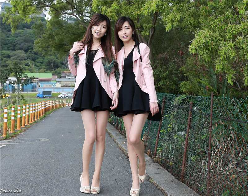 精选清纯闺蜜短裙唯美外拍图册