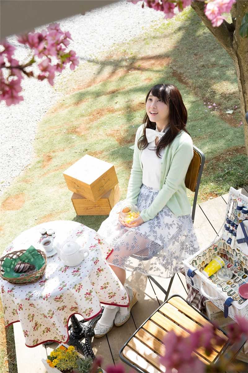 高清日本清纯美女松井玲奈白色短裙迷人图集