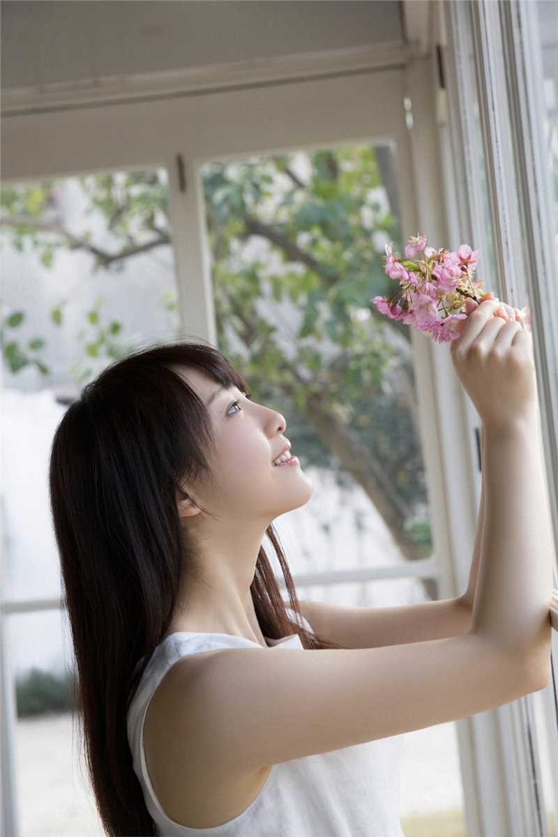 高清日本清纯美女松井玲奈白色短裙迷人图集