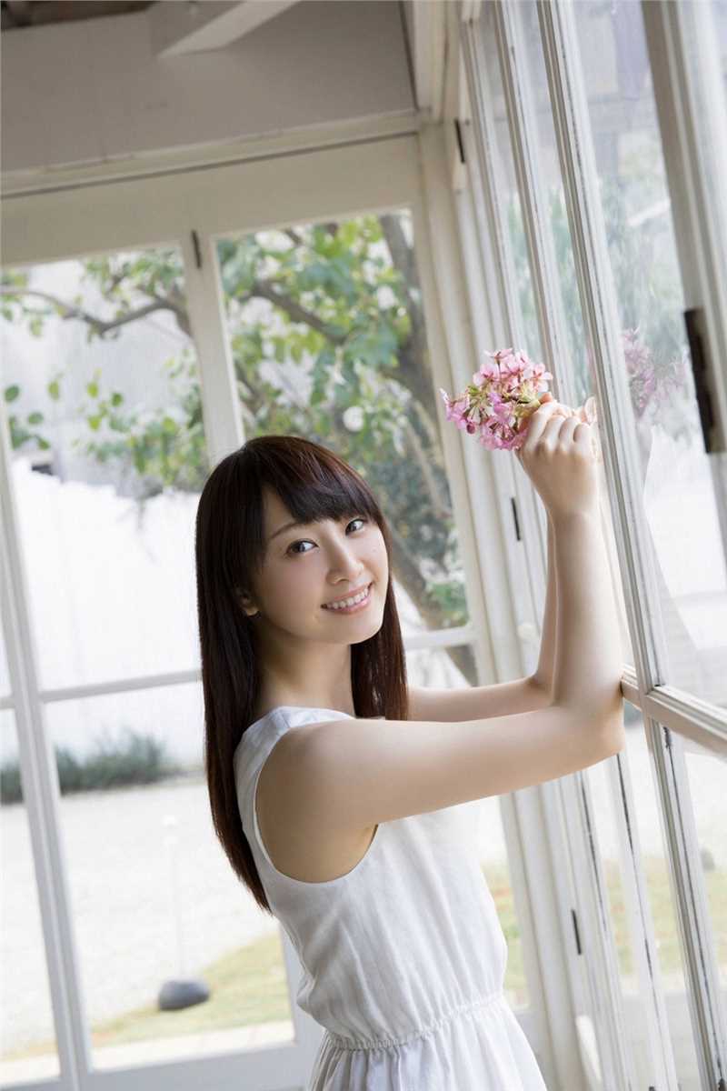 高清日本清纯美女松井玲奈白色短裙迷人图集