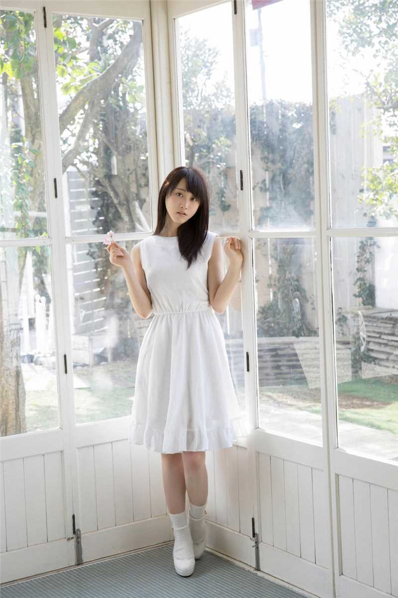 高清日本清纯美女松井玲奈白色短裙迷人图集