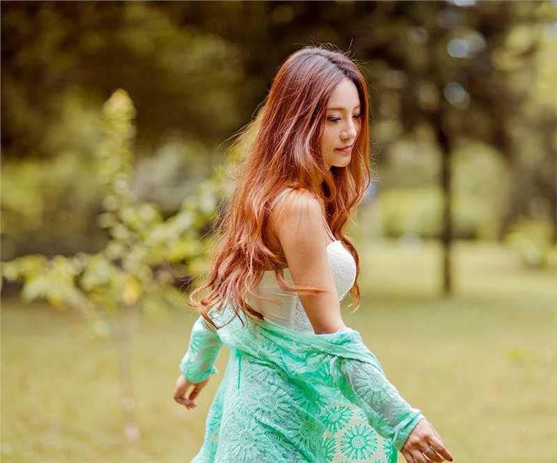 优质清纯美女VIVI户外迷人街拍相册