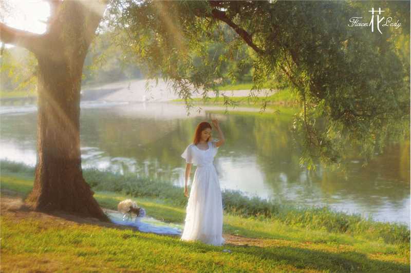 清纯美女白色长裙唯美户外