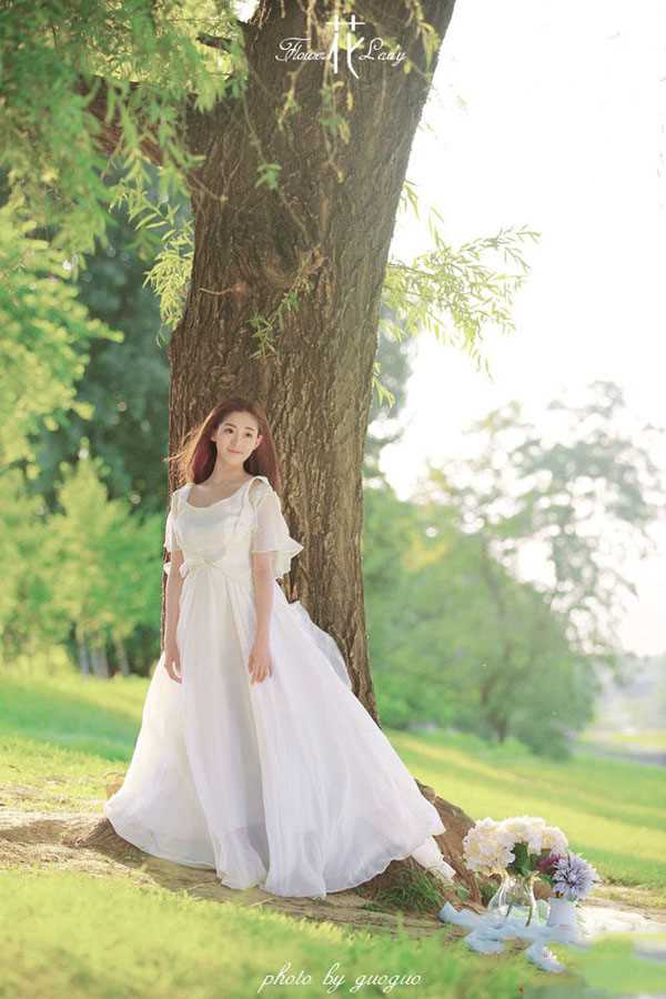 清纯美女白色长裙唯美户外