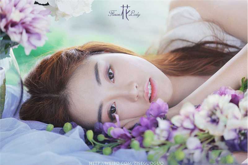 清纯美女白色长裙唯美户外