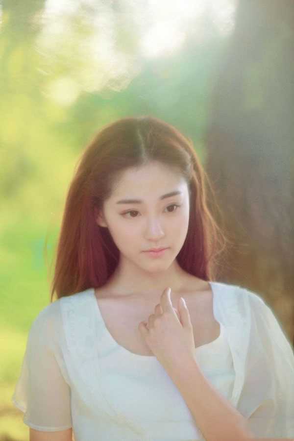 清纯美女白色长裙唯美户外