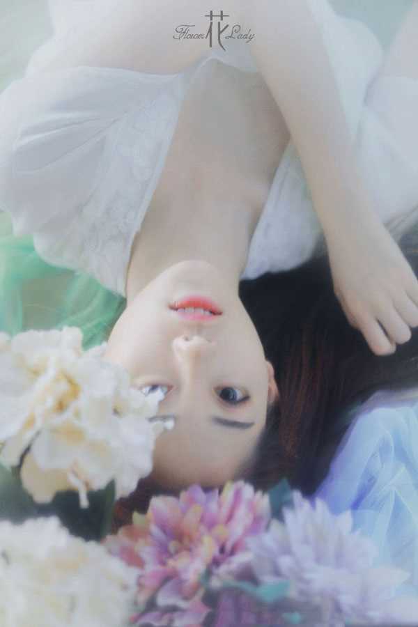 清纯美女白色长裙唯美户外