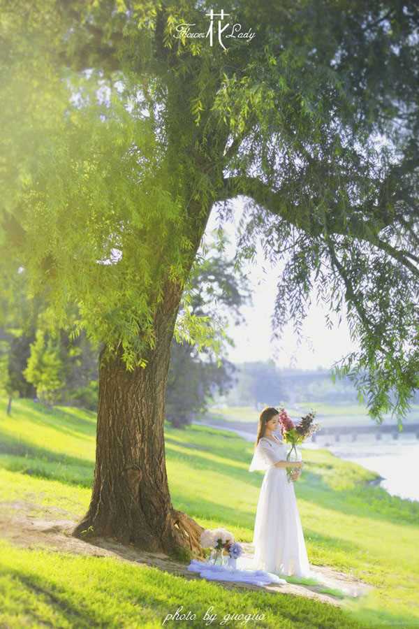 清纯美女白色长裙唯美户外