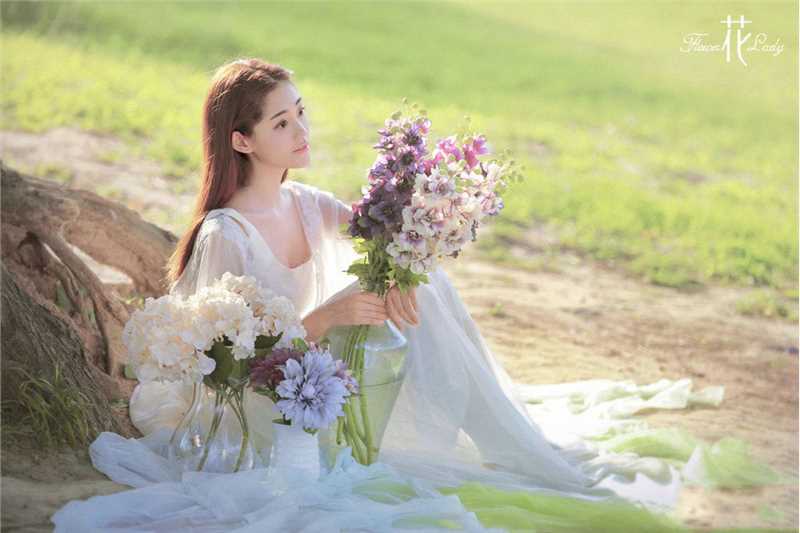 清纯美女白色长裙唯美户外